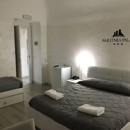 Alojamento de Acomodação e Pequeno-almoço Etnea Palace Catânia