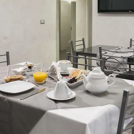 Alojamento de Acomodação e Pequeno-almoço Etnea Palace Catânia