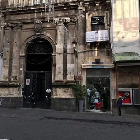 Alojamento de Acomodação e Pequeno-almoço Etnea Palace