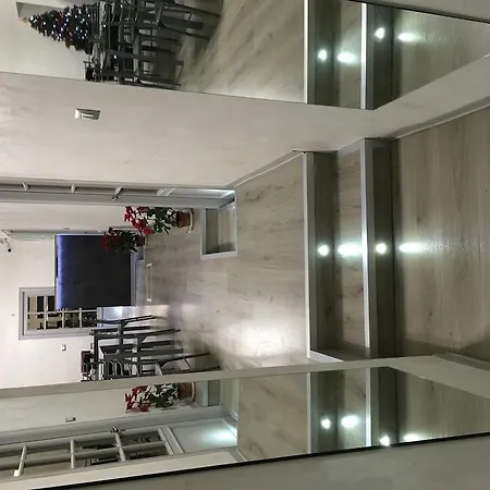 Alojamento de Acomodação e Pequeno-almoço Etnea Palace